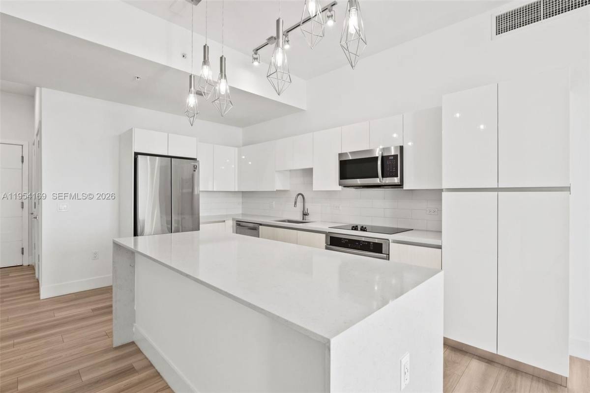Apartment for rent at 101 Diplomat Parkway #1003, Hallandale, FL 33009