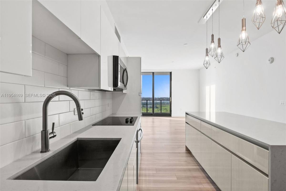 Apartment for rent at 101 Diplomat Parkway #1003, Hallandale, FL 33009