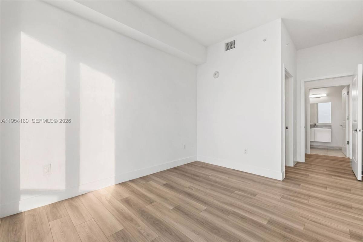 Apartment for rent at 101 Diplomat Parkway #1003, Hallandale, FL 33009