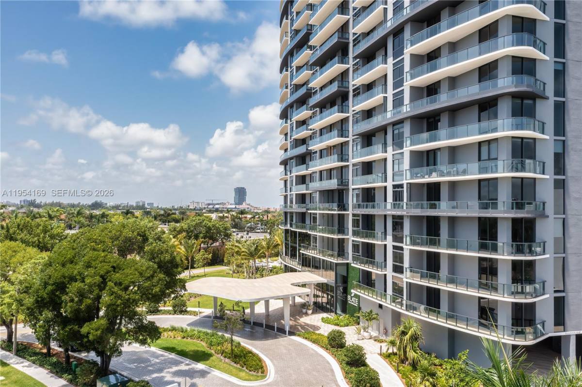 Apartment for rent at 101 Diplomat Parkway #1003, Hallandale, FL 33009