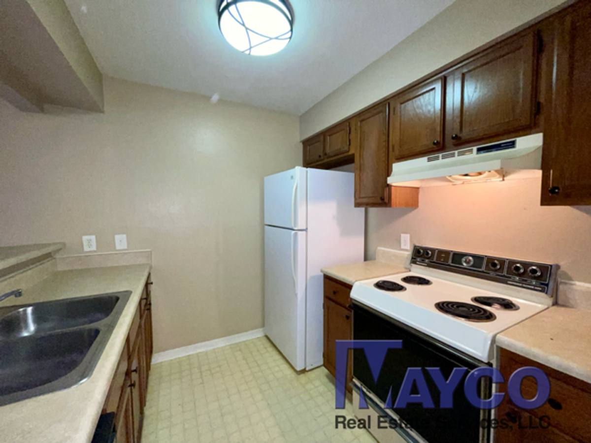 Townhouse for rent at 5705 E Texas St, Bossier City, LA 71111