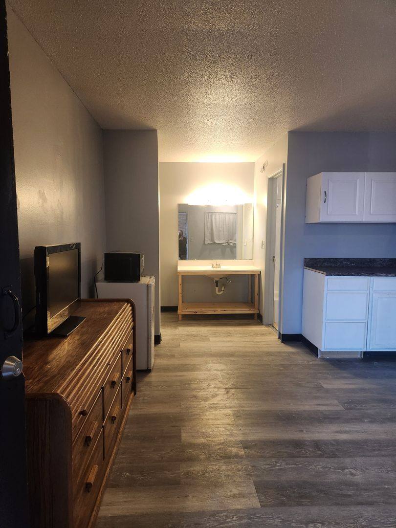 Apartment for rent at 401 N E Ave #15, Columbus, KS 66725