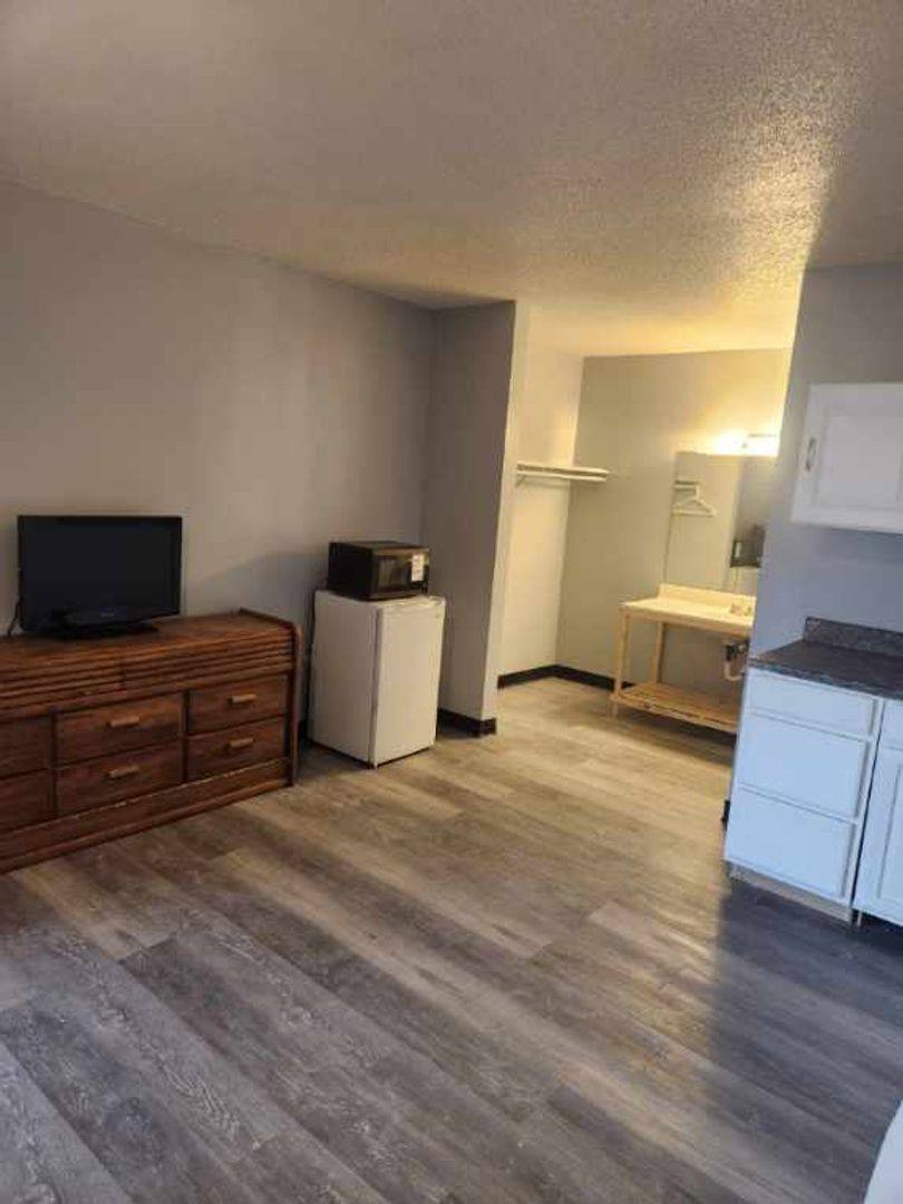 Apartment for rent at 401 N E Ave #15, Columbus, KS 66725