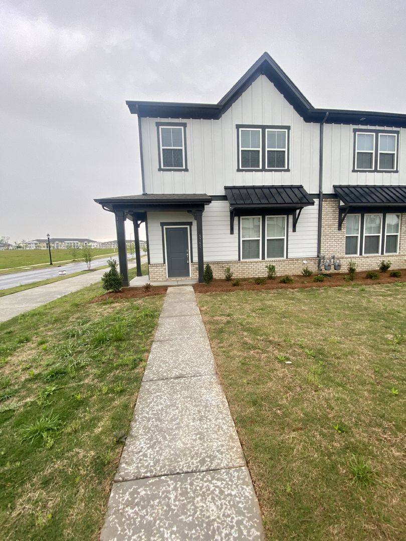 Townhouse for rent at 5765 Crevice Dr, Charlotte, NC 28215