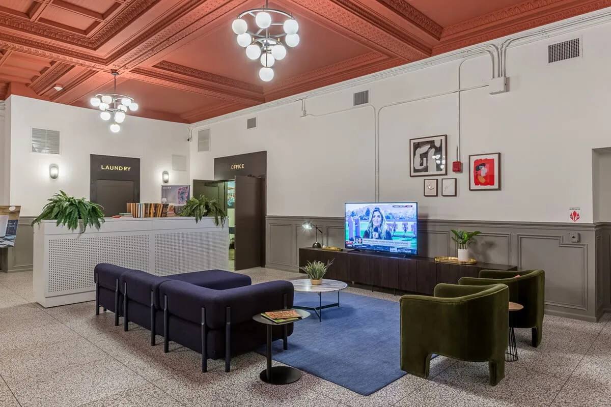 Apartment for rent at 6807 N Sheridan Rd, Chicago, IL 60626