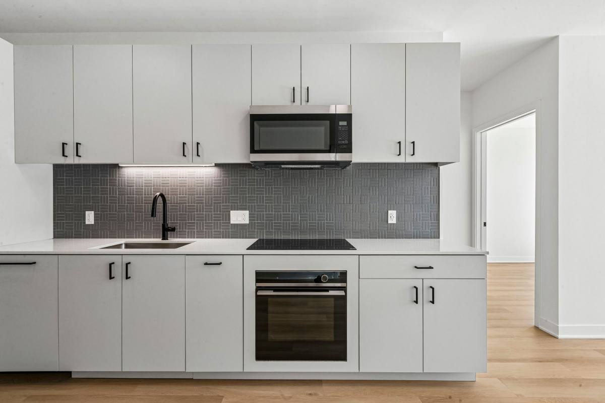 Apartment for rent at 1100 W Grand Ave, Chicago, IL 60642
