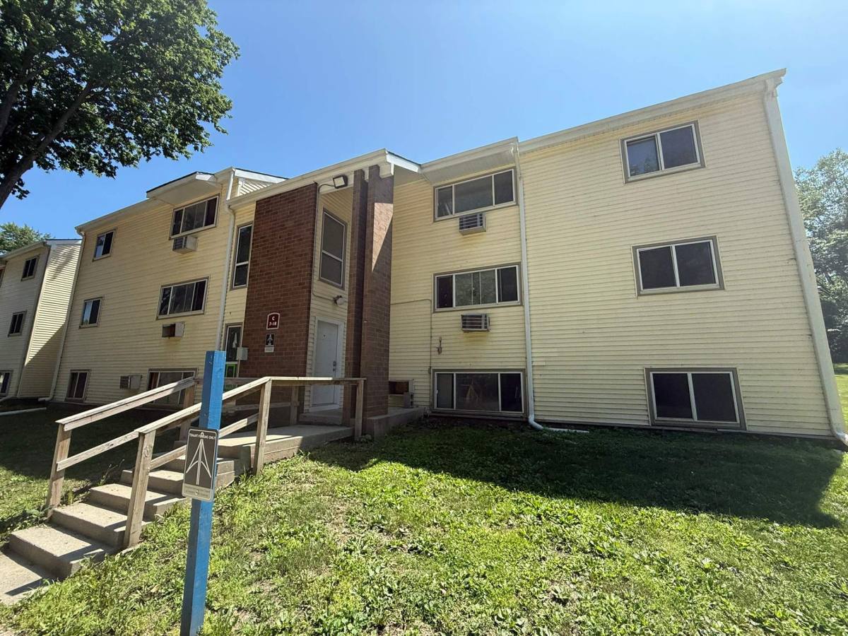 Apartment for rent at 1010 N 16th St, Clarinda, IA 51632