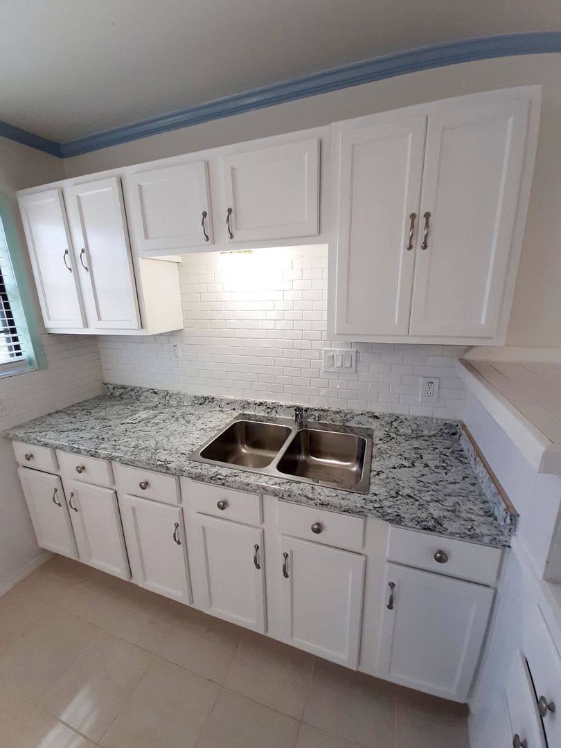 House for rent at 816 Denton Dr, Euless, TX 76039
