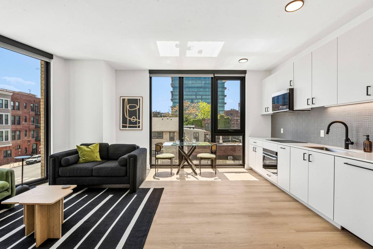 Apartment for rent at 1100-15 W Grand Ave, Chicago, IL 60642