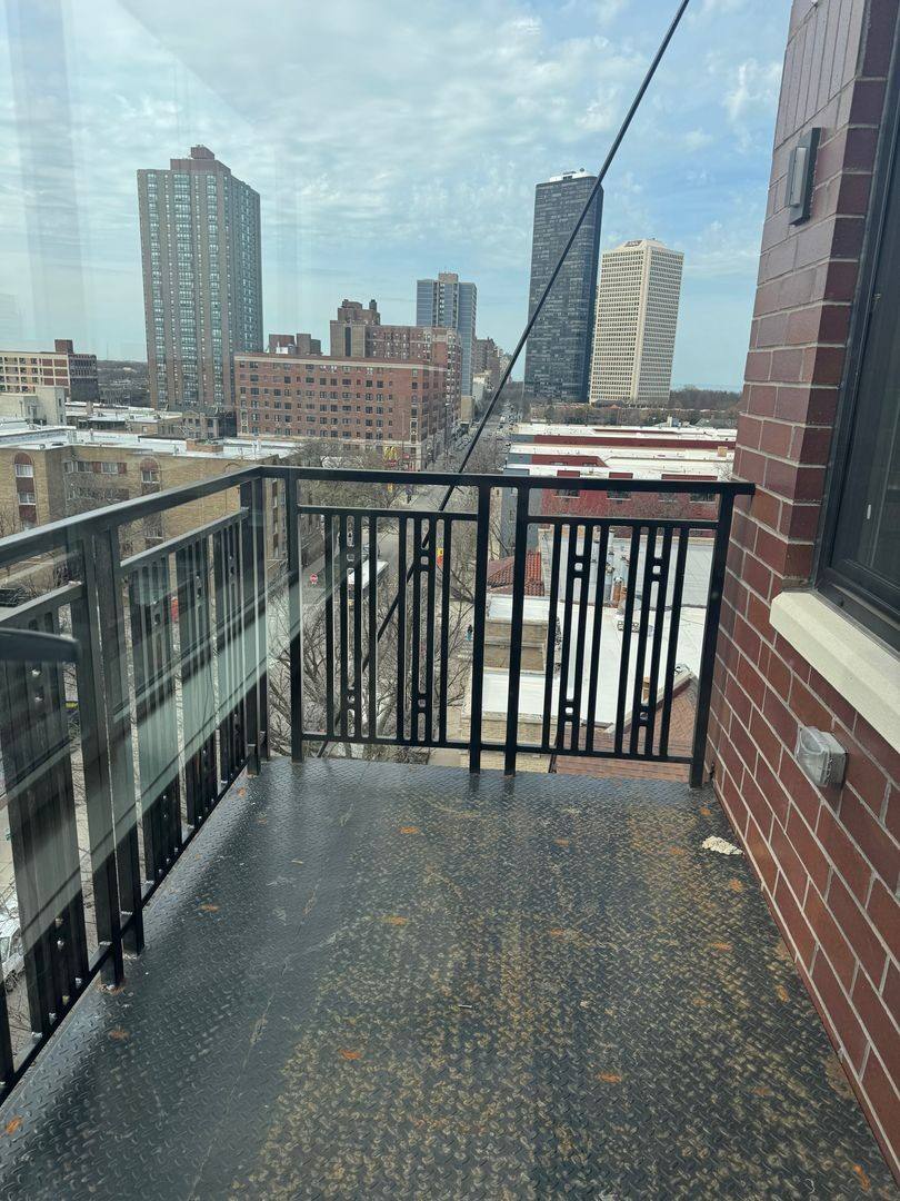 Apartment for rent at 952 W Carmen Ave, Chicago, IL 60640