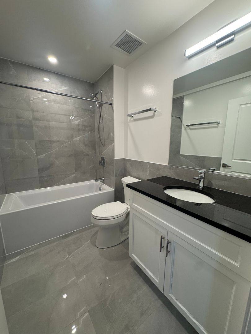 Apartment for rent at 952 W Carmen Ave, Chicago, IL 60640