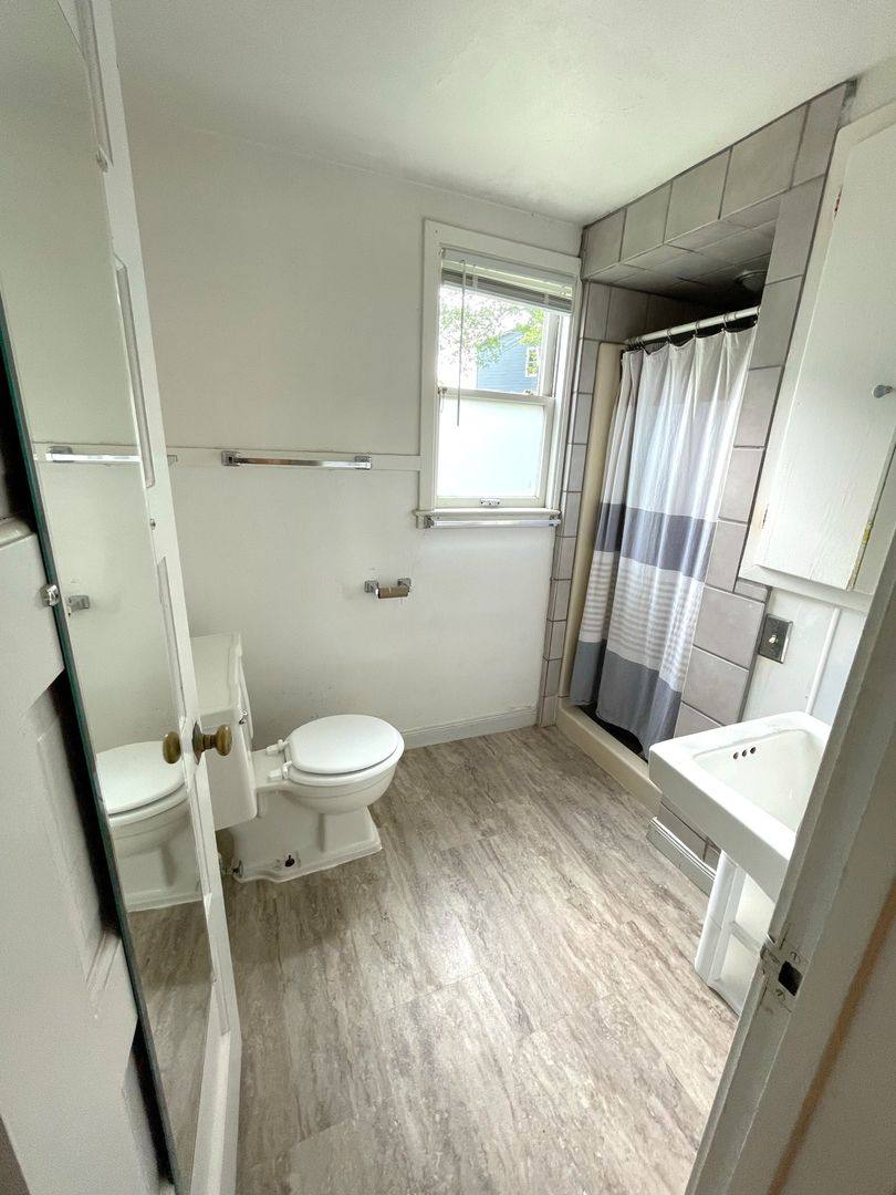 Apartment for rent at 1011 Vaughn St, Ann Arbor, MI 48104