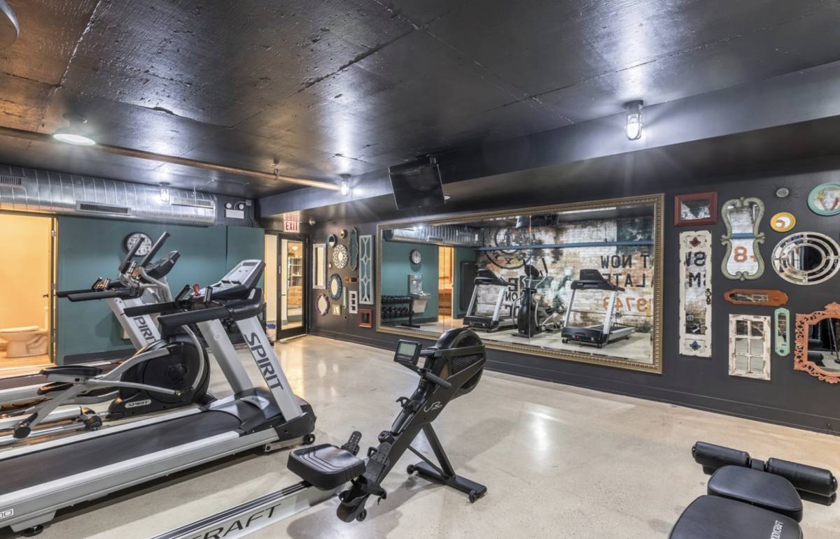 Apartment for rent at 5536 N Sheridan Rd, Chicago, IL 60640