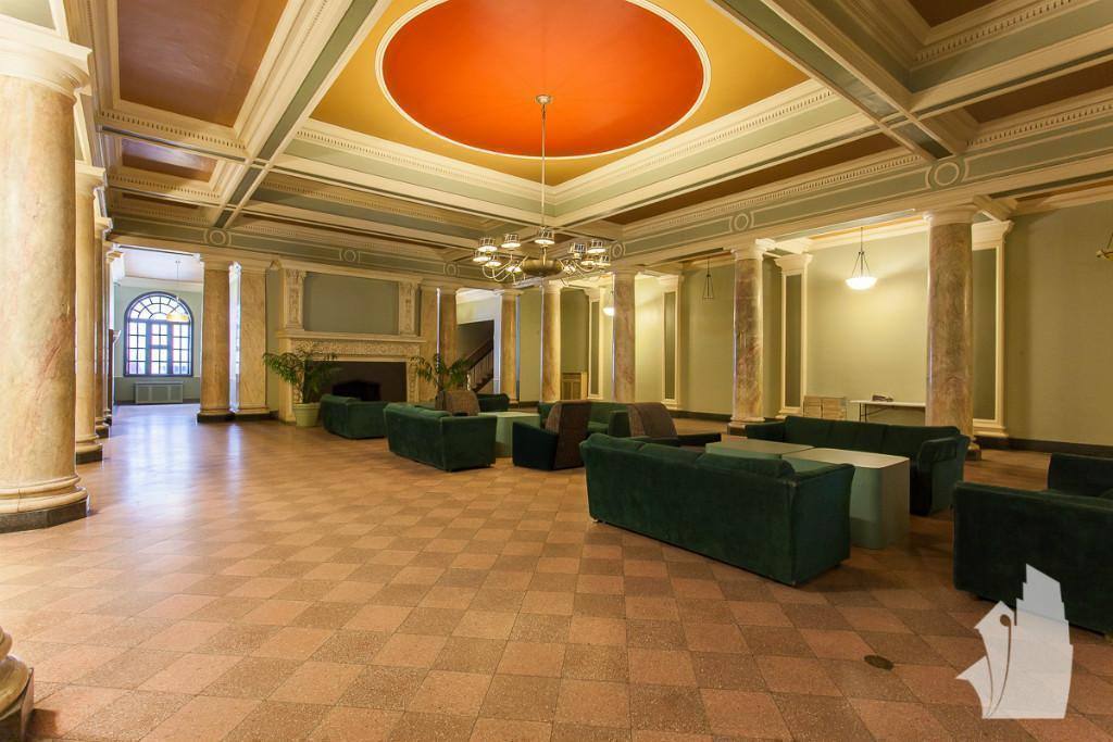 Apartment for rent at 540 W Briar Place, Chicago, IL 60657