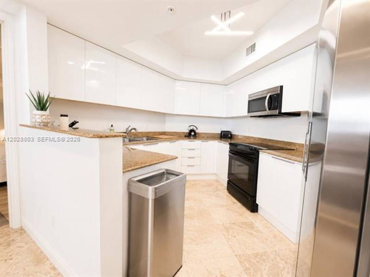 Apartment for rent at 16699 Collins Ave, North Miami Beach, FL 33160