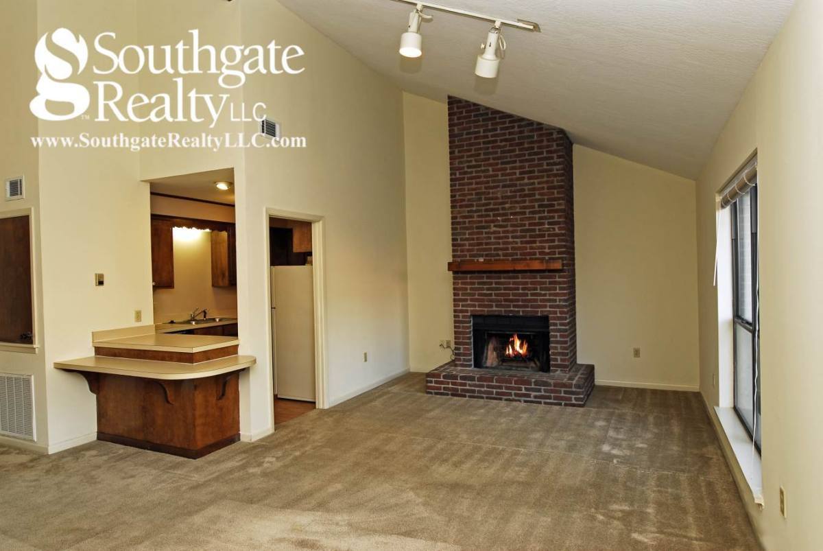 Townhouse for rent at 2704B McInnis Loop, Hattiesburg, MS 39402