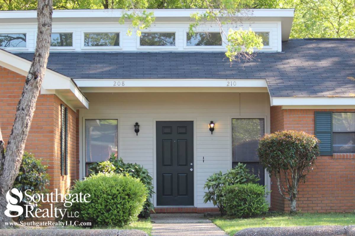 Townhouse for rent at 2704B McInnis Loop, Hattiesburg, MS 39402