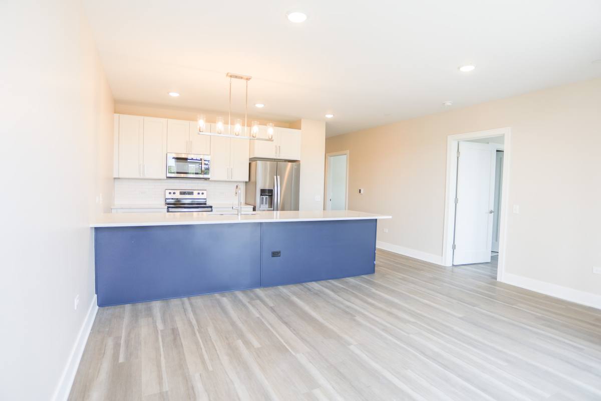 Apartment for rent at 880 Lee St, Des Plaines, IL 60016