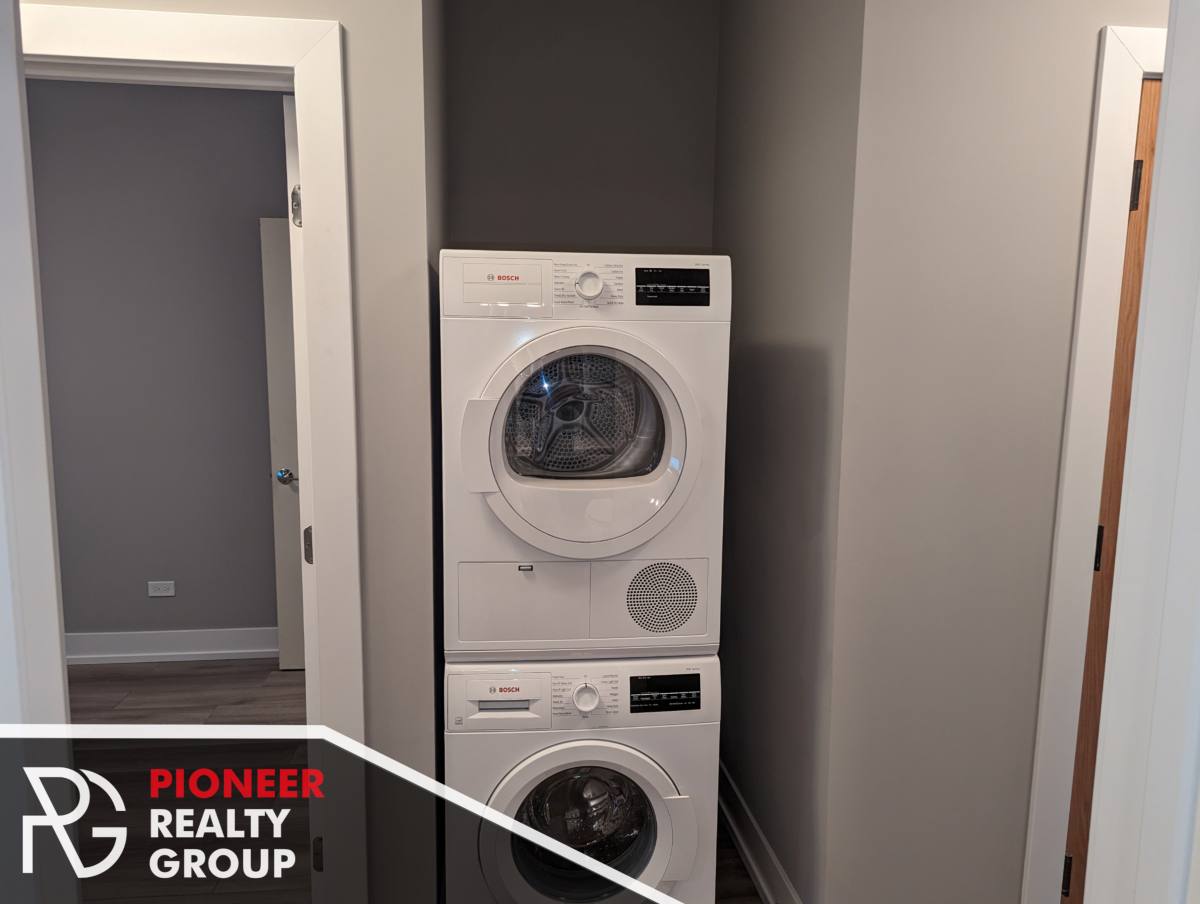 Apartment for rent at 3933 N Janssen, Chicago, IL 60613