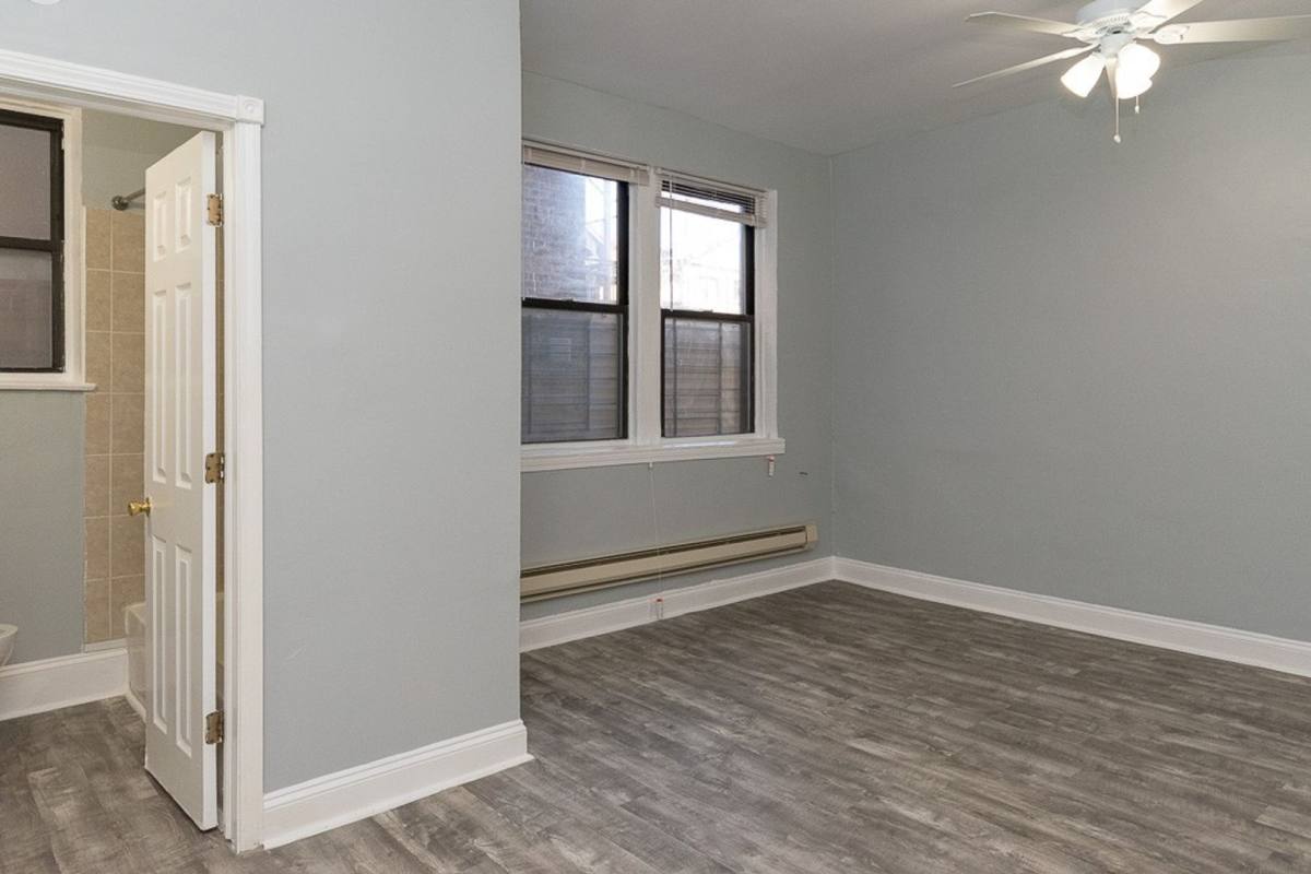 Apartment for rent at 4735 N Beacon, Chicago, IL 60640