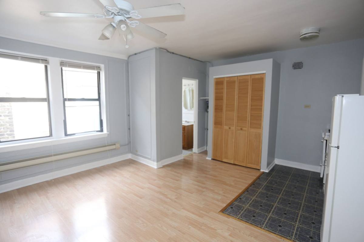 Apartment for rent at 4735 N Beacon, Chicago, IL 60640