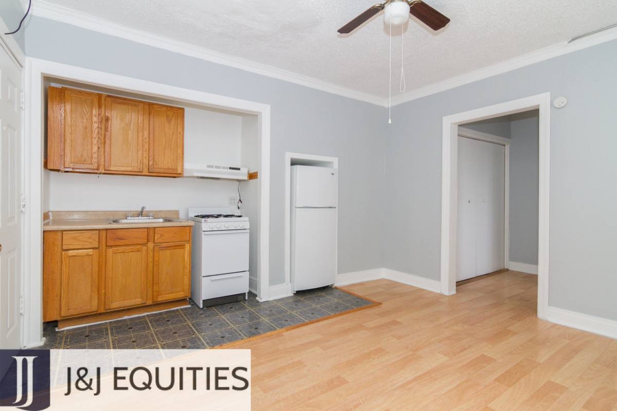 Apartment for rent at 4735 N Beacon, Chicago, IL 60640