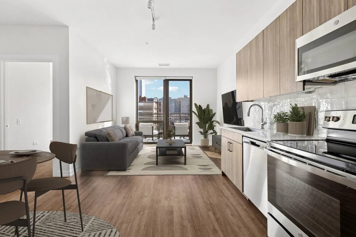Apartment for rent at 3119-21 N Broadway St, Chicago, IL 60657