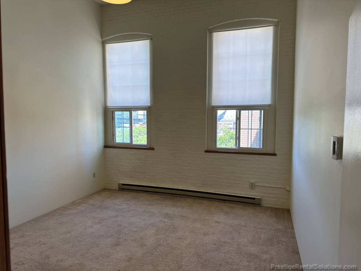 Apartment for rent at 11 Willow St, Fitchburg, MA 01420