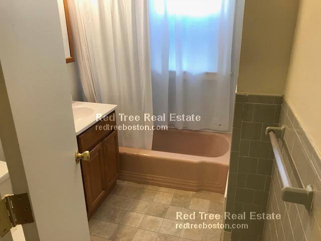 Apartment for rent at 33 Lancaster Tr, Brookline, MA 02446