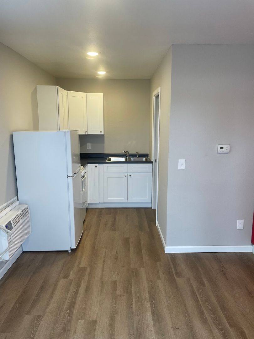 Apartment for rent at 139 W Pine Lake Dr, Newaygo, MI 49337
