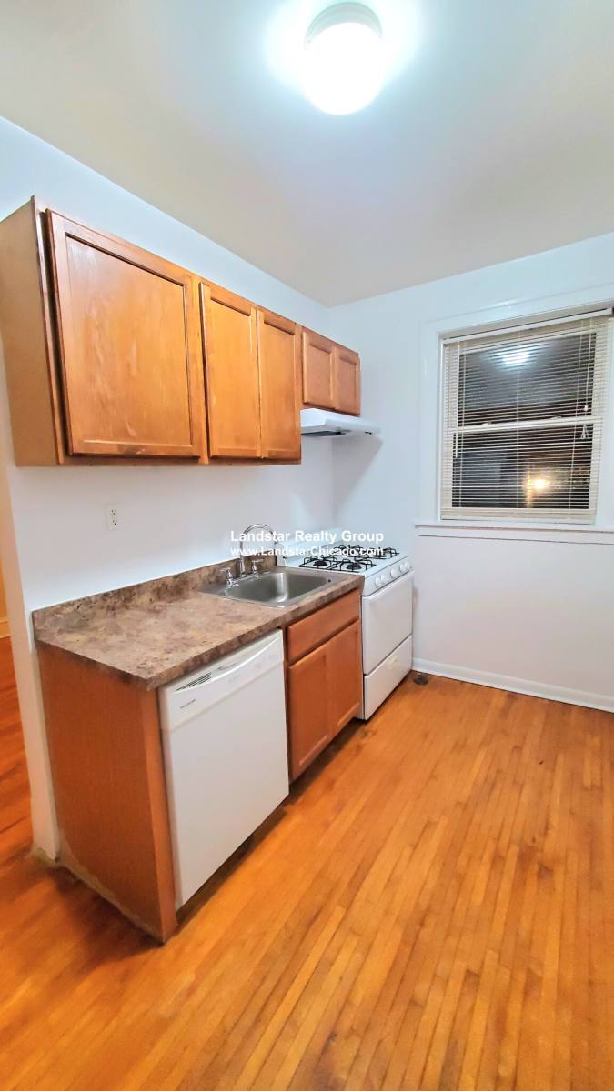 Apartment for rent at 1366 W Estes Ave, Chicago, IL 60626