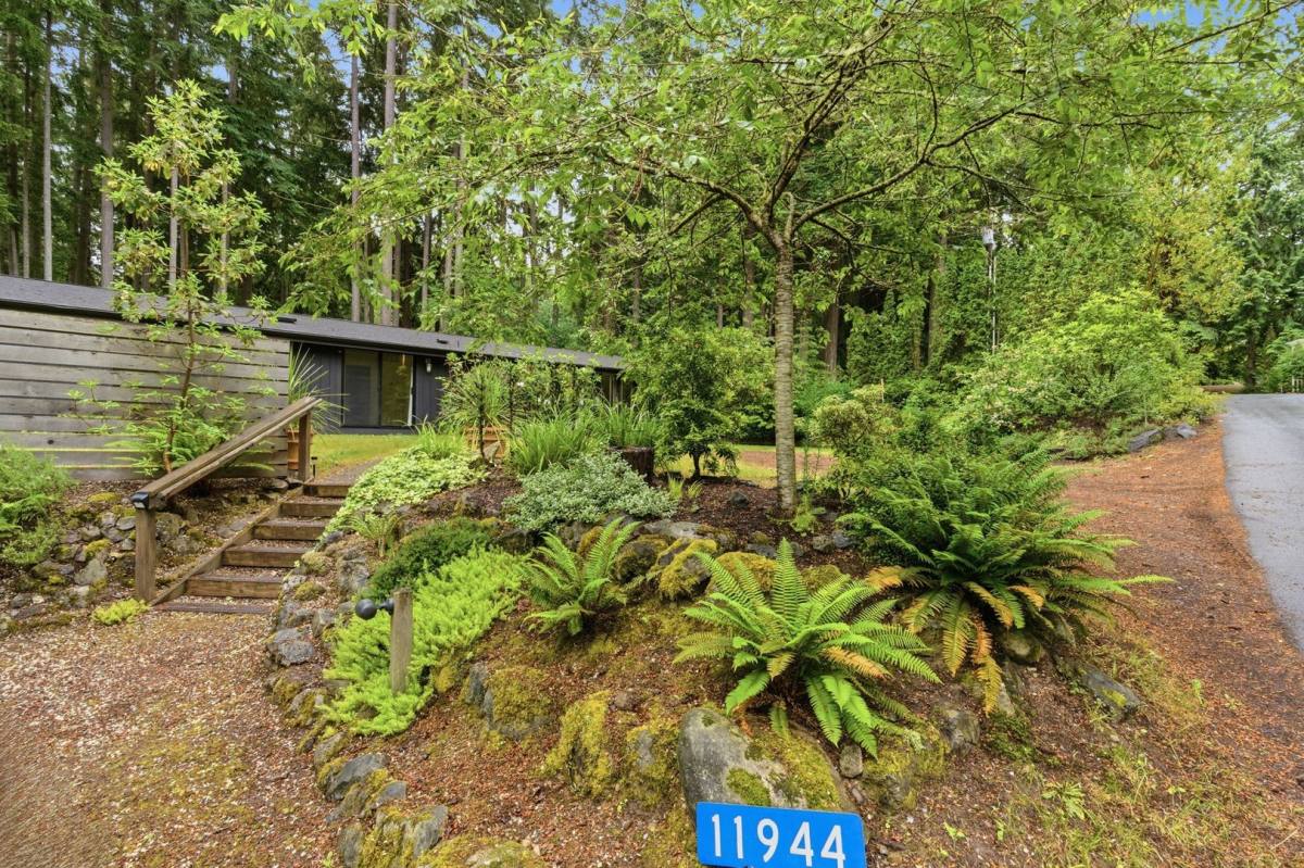 House for rent at 11944 Miller Rd NE, Bainbridge Island, WA 98110