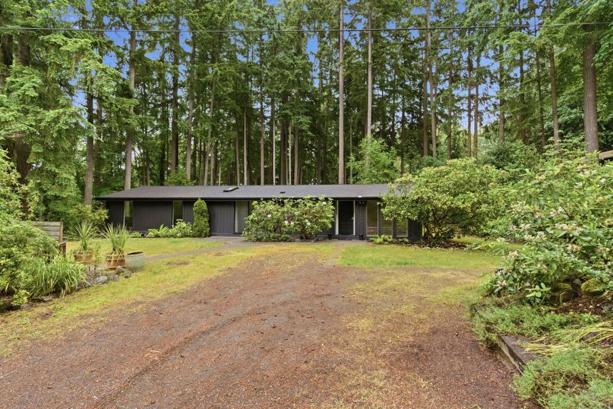 House for rent at 11944 Miller Rd NE, Bainbridge Island, WA 98110