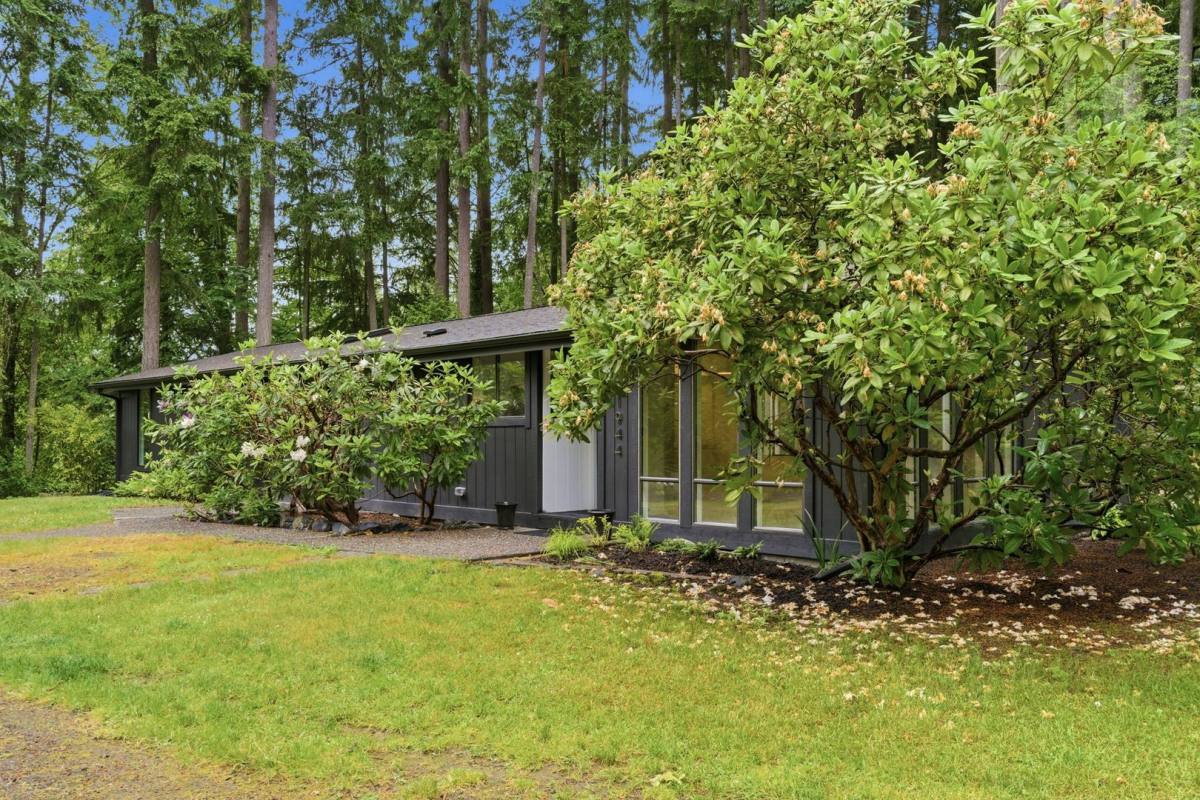 House for rent at 11944 Miller Rd NE, Bainbridge Island, WA 98110