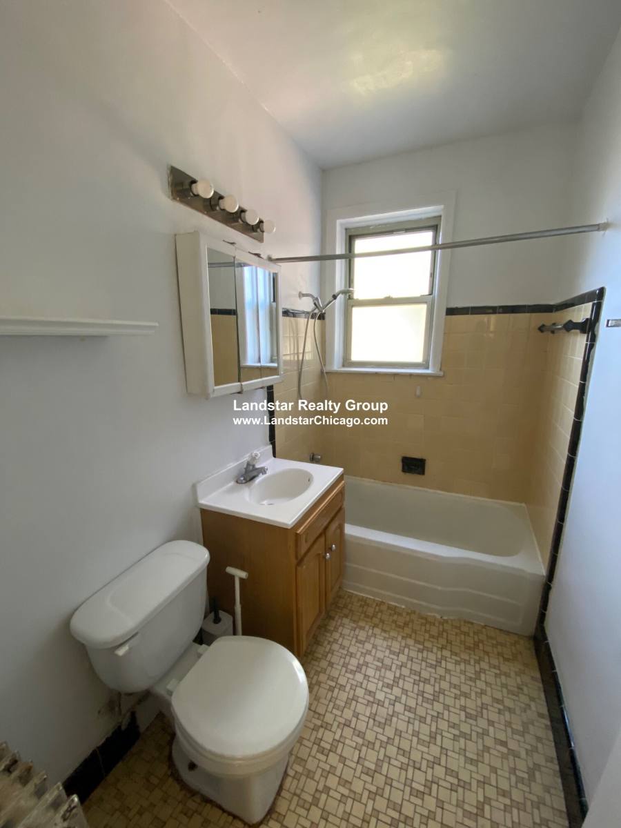 Apartment for rent at 1914 Lunt, Chicago, IL 60626