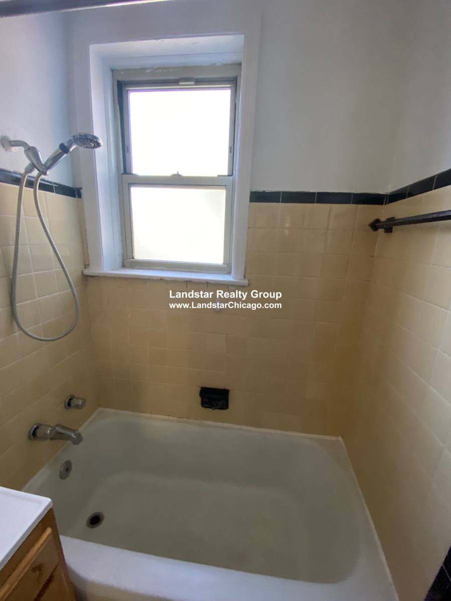 Apartment for rent at 1914 Lunt, Chicago, IL 60626