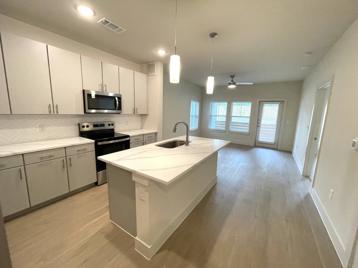 Apartment for rent at 1350 W Taylor St, Sherman, TX 75092