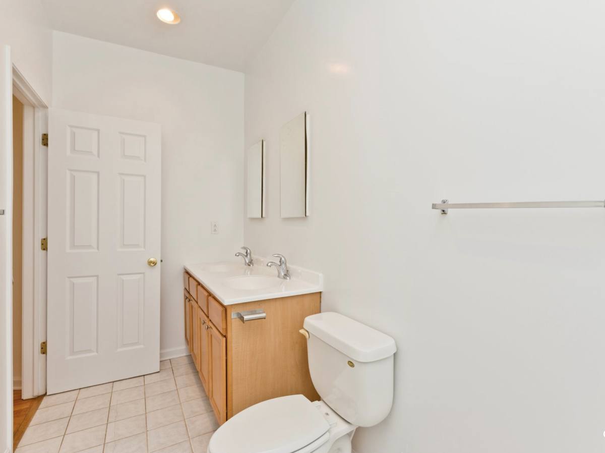 Apartment for rent at 1828 W Lawrence Ave, Chicago, IL 60640