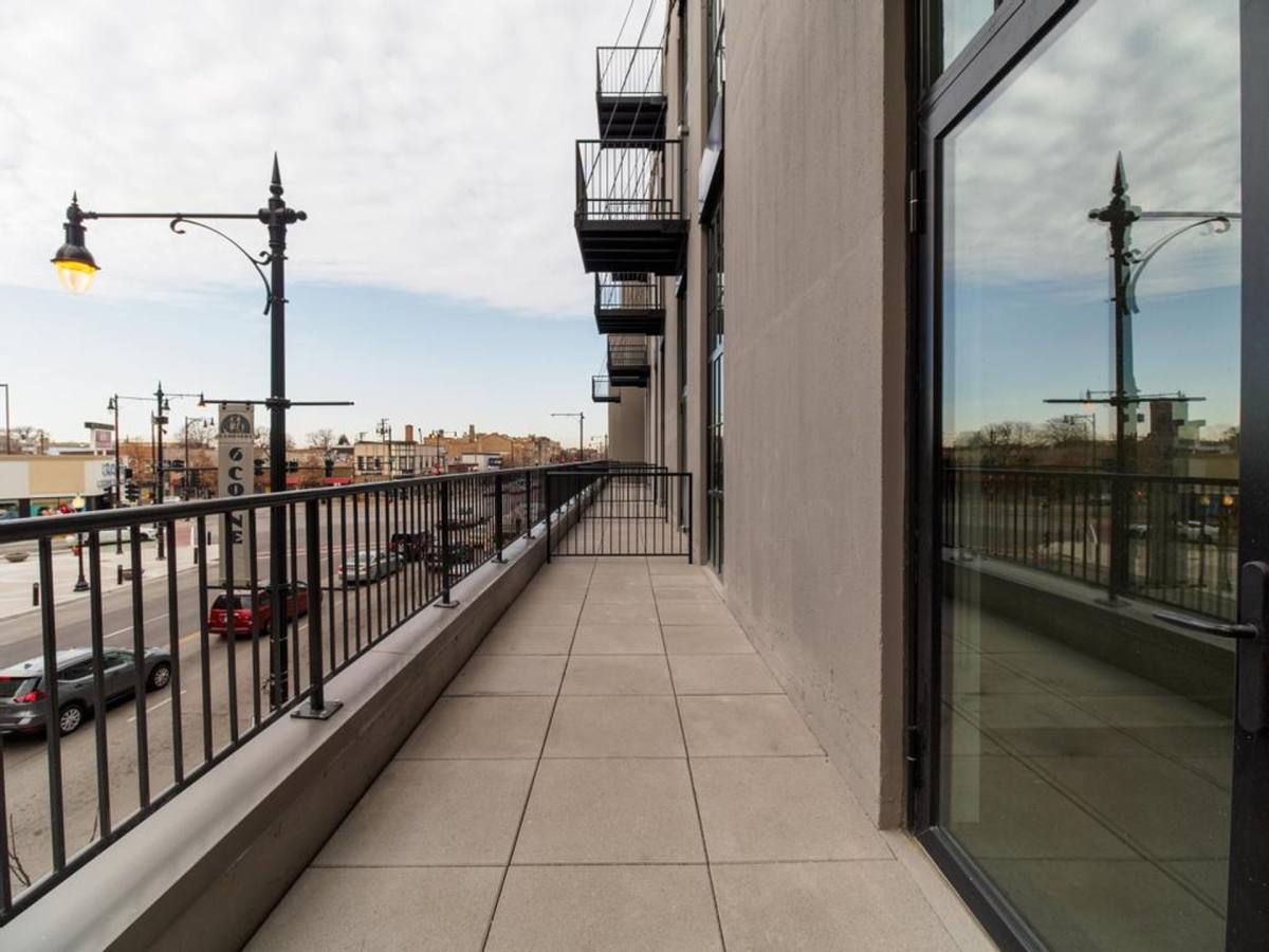 Apartment for rent at 4714 W Irving Park Rd, Chicago, IL 60641