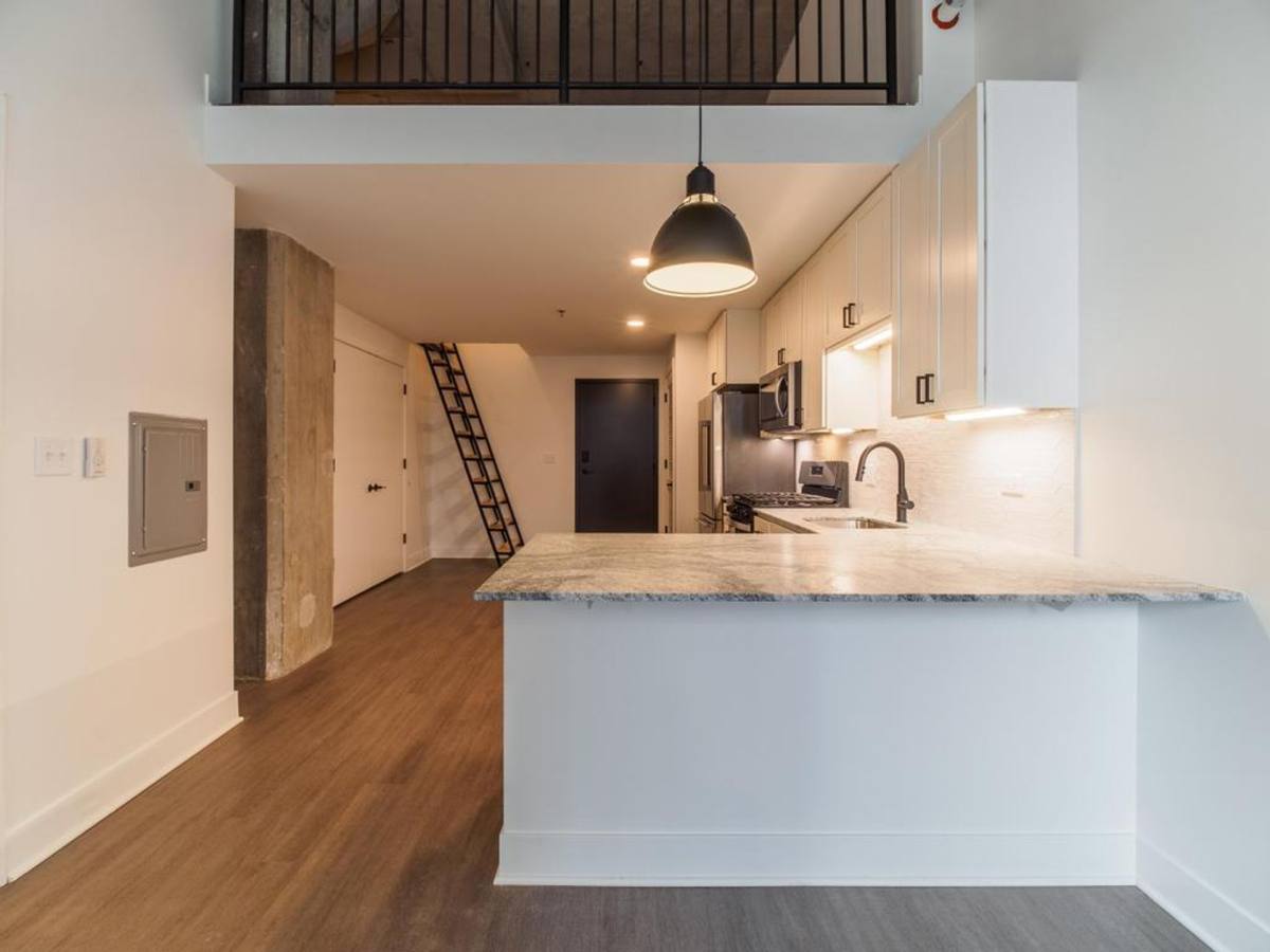 Apartment for rent at 4714 W Irving Park Rd, Chicago, IL 60641