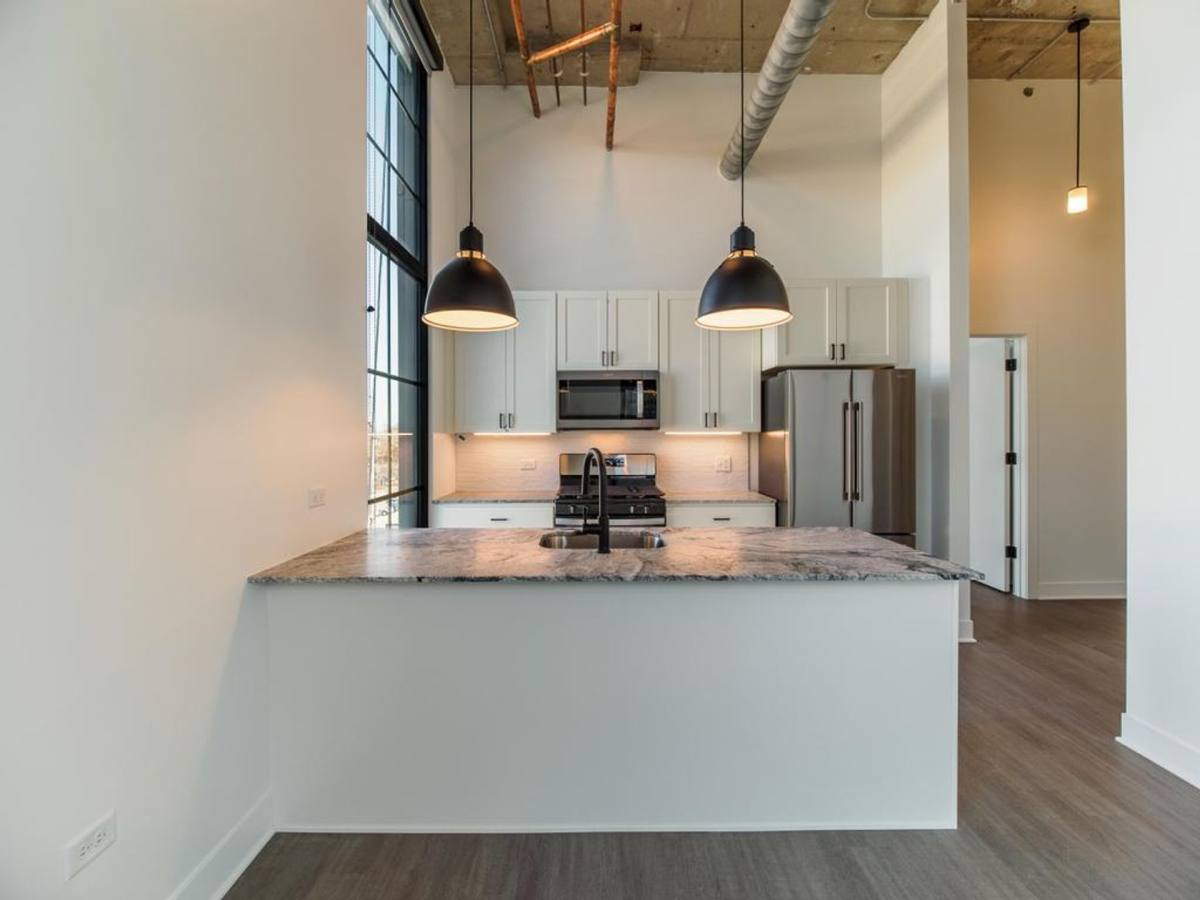 Apartment for rent at 4714 W Irving Park Rd, Chicago, IL 60641