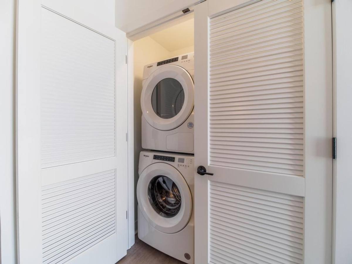 Apartment for rent at 4714 W Irving Park Rd, Chicago, IL 60641