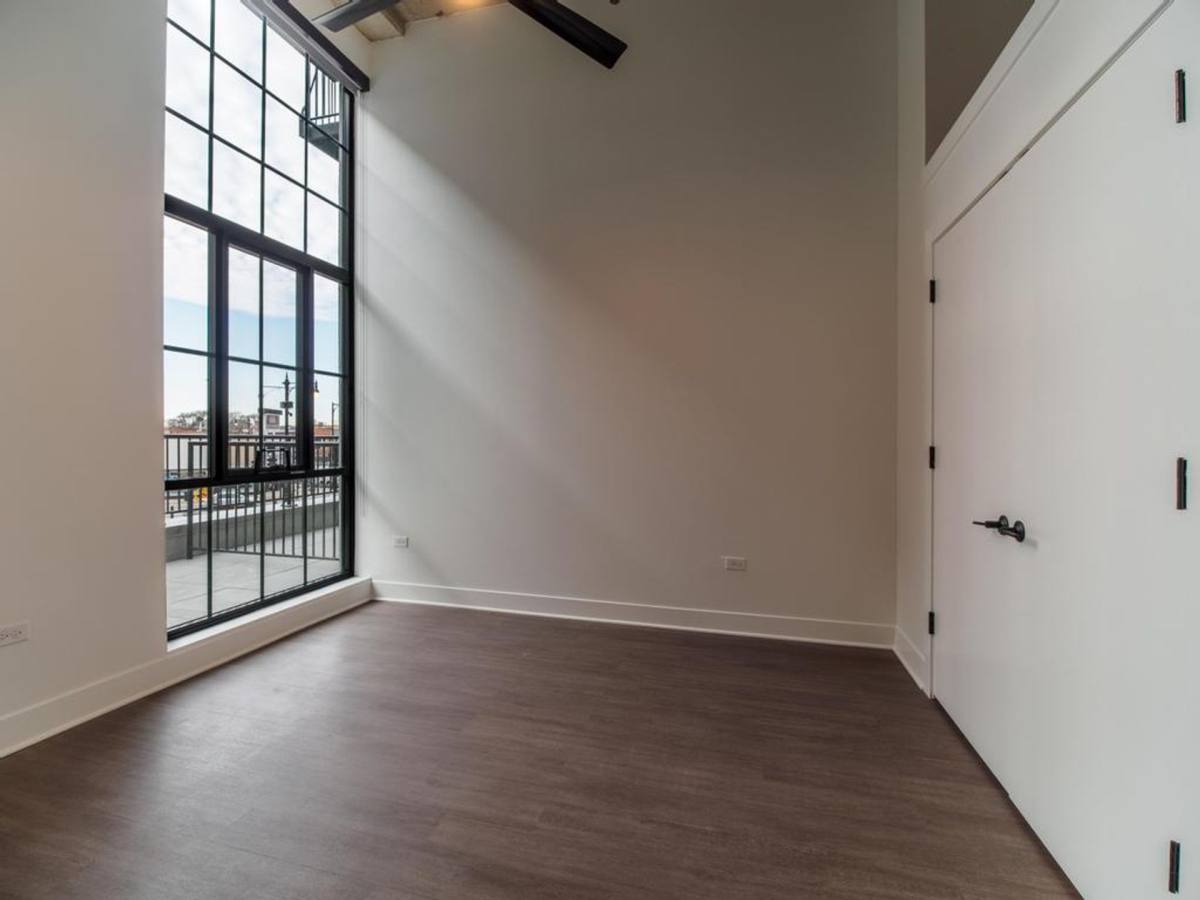 Apartment for rent at 4714 W Irving Park Rd, Chicago, IL 60641