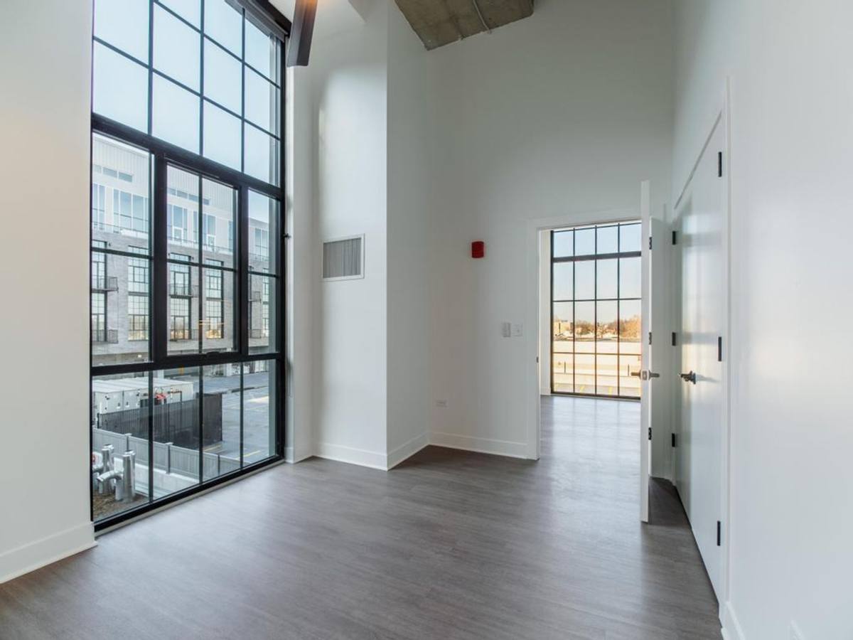 Apartment for rent at 4714 W Irving Park Rd, Chicago, IL 60641