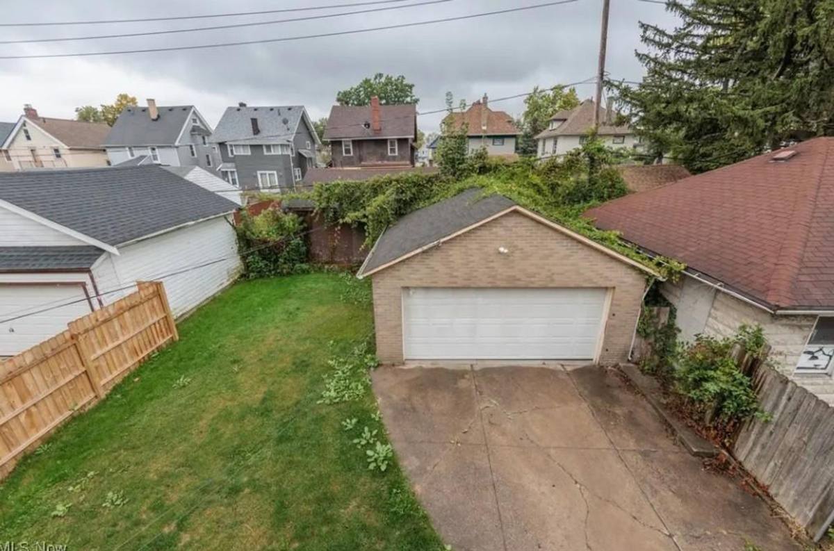 Apartment for rent at 3318 W 94th St, Cleveland, OH 44102