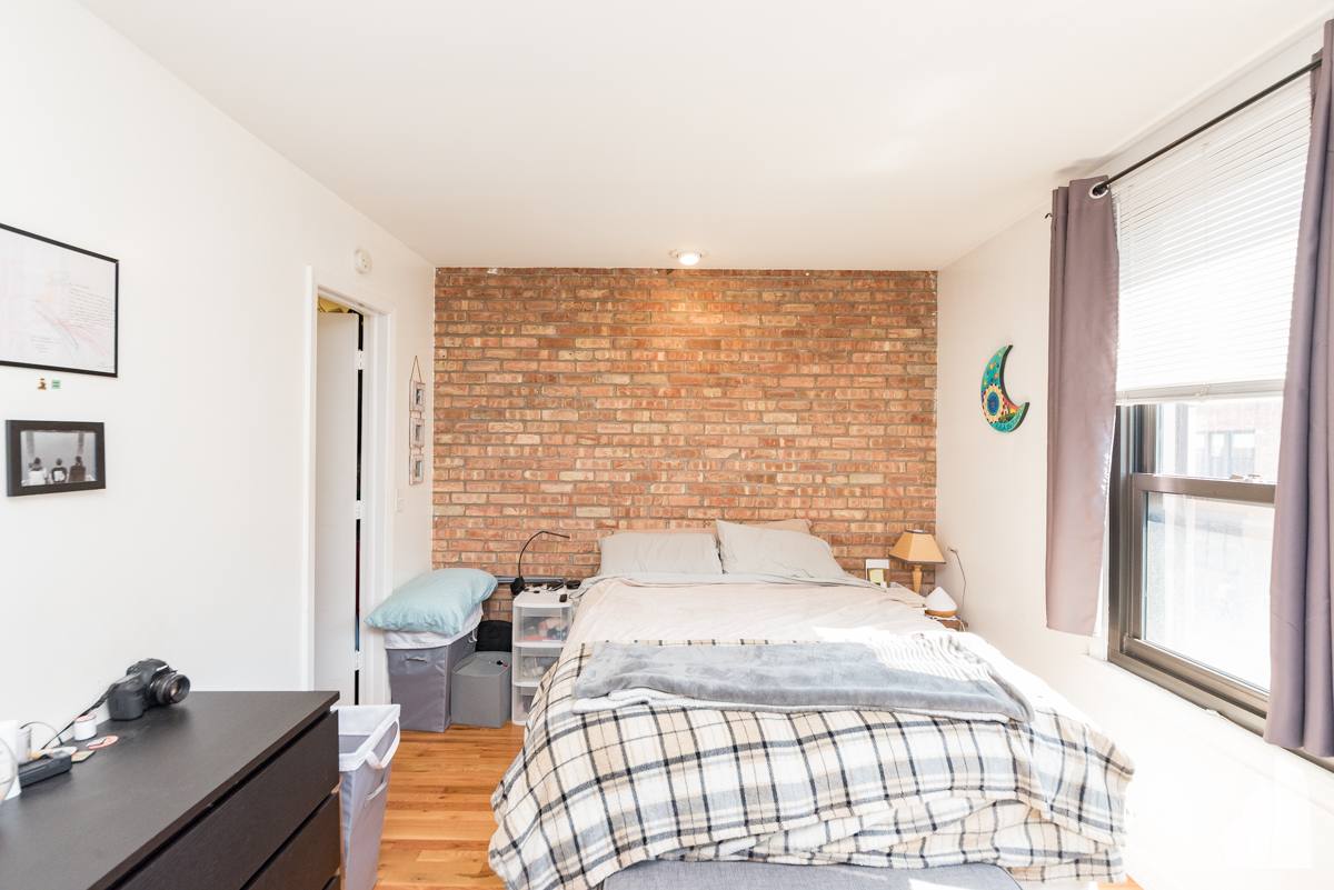 Apartment for rent at 803 W Oakdale, Chicago, IL 60657