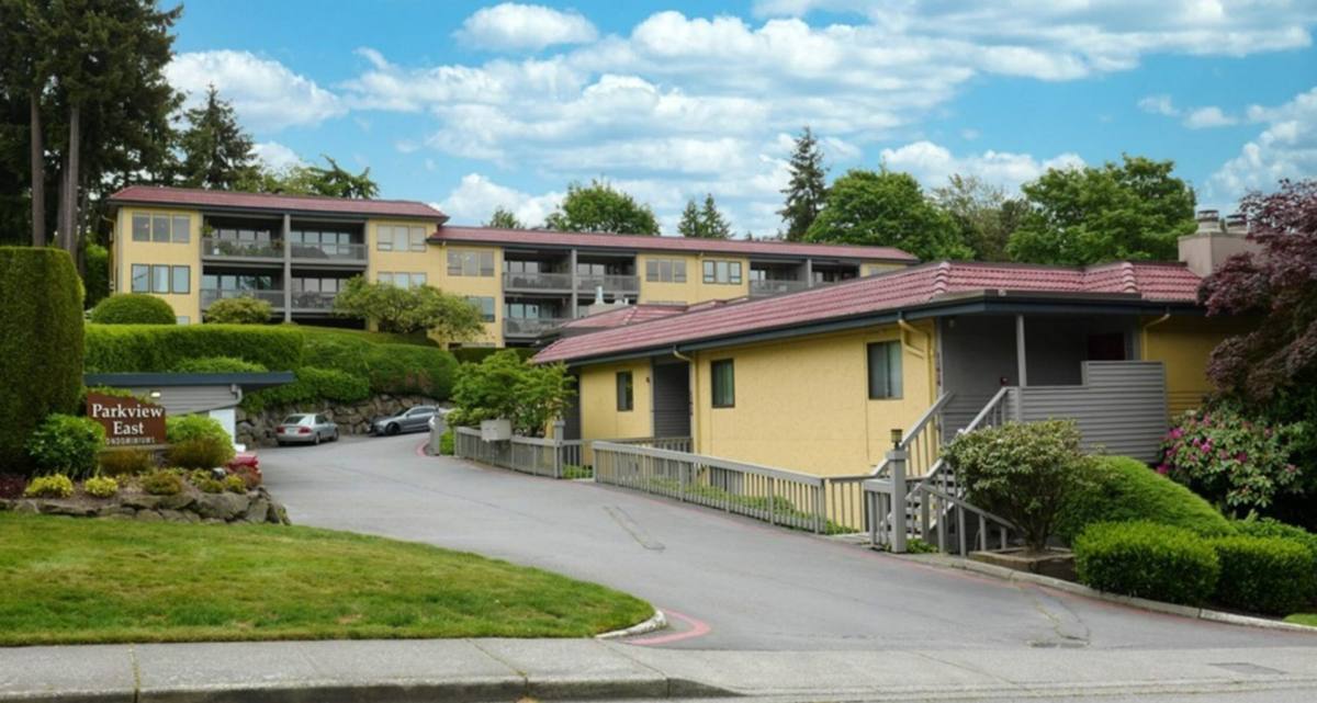 Condo for rent at 11642 100th Ave NE, Kirkland, WA 98034