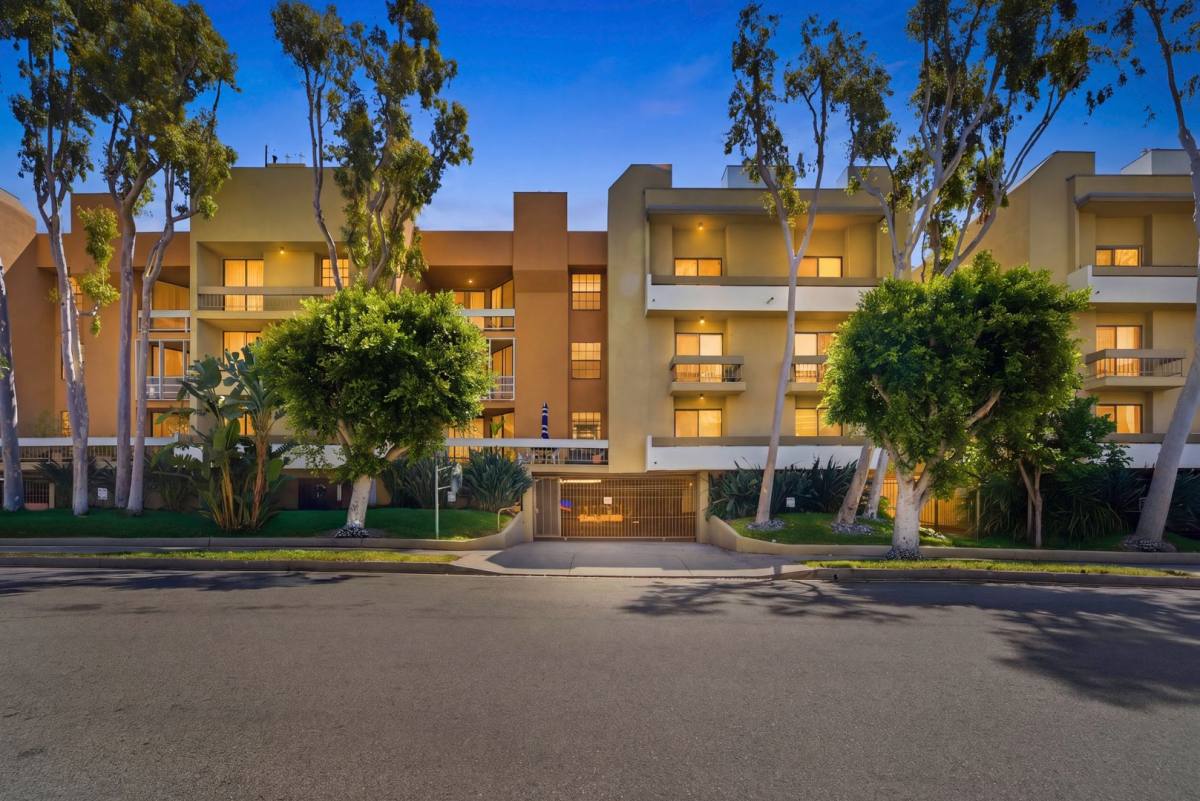 Apartment for rent at 740 N Kings Rd #202, West Hollywood, CA 90069