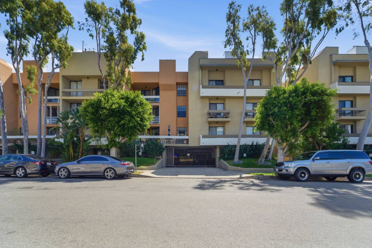 Apartment for rent at 740 N Kings Rd #202, West Hollywood, CA 90069