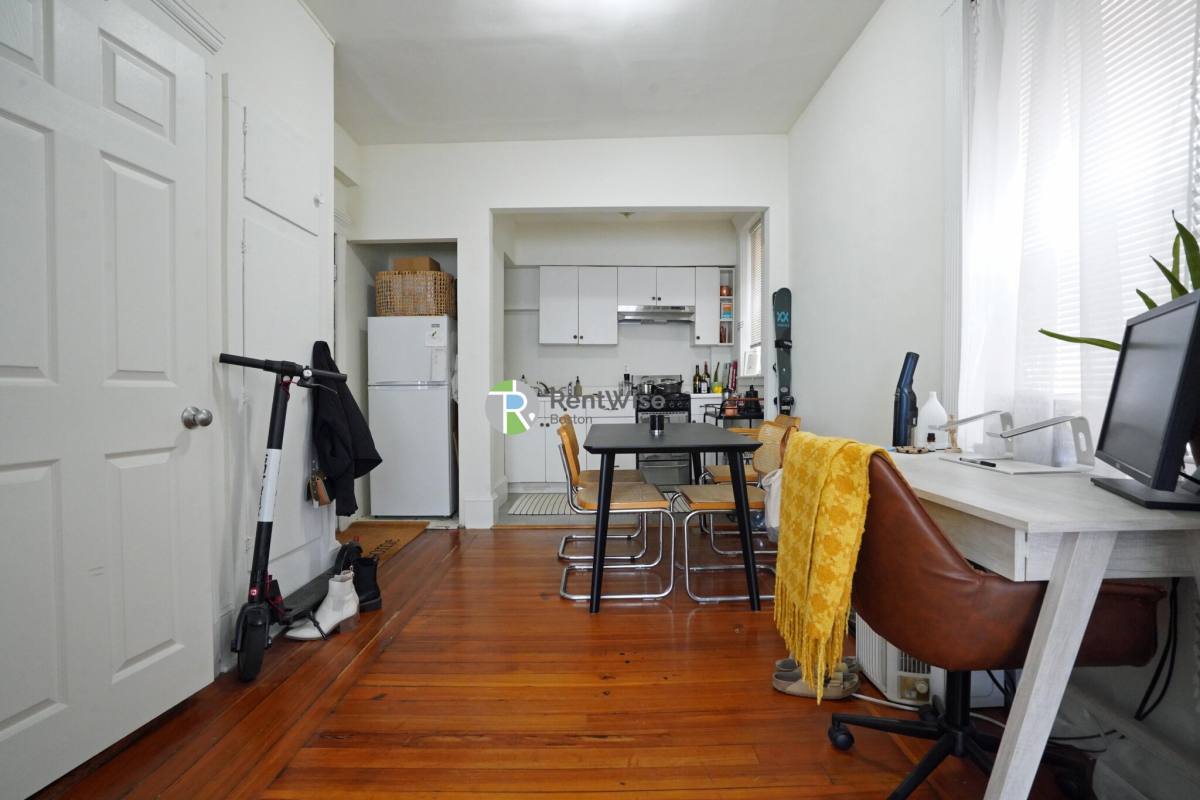 Townhouse for rent at 71 Brighton Ave #1, Allston, MA 02134